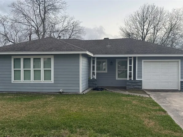 209 Lakewood Dr, Baytown, TX 77520