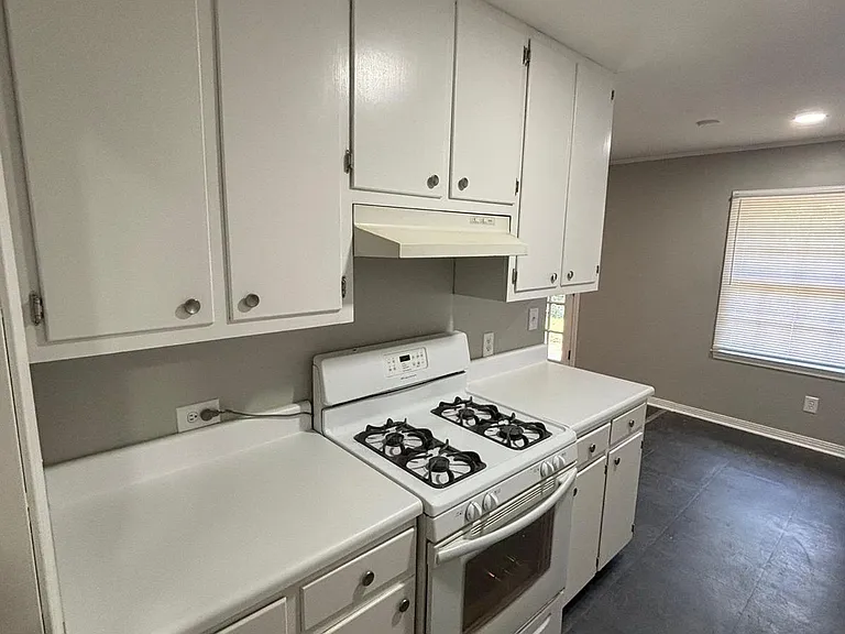 320 Vanderbilt Dr — Photo 9