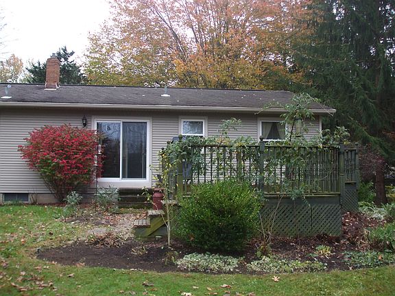 5th image of 121 Evergreen Dr