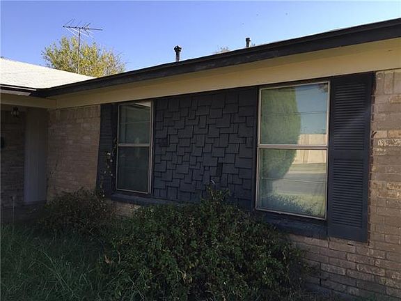 3rd image of 5104 Holiday Ln