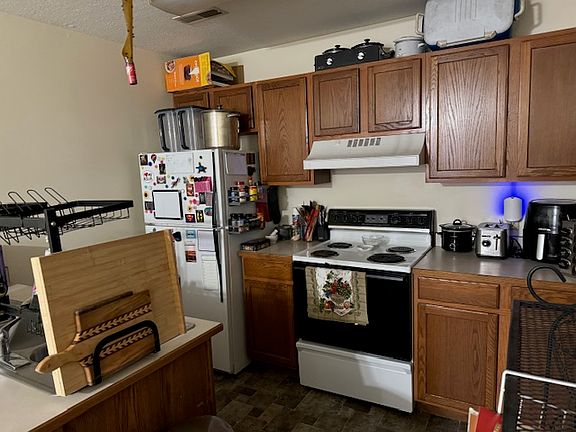 2nd image of 1312 Bishop Dr