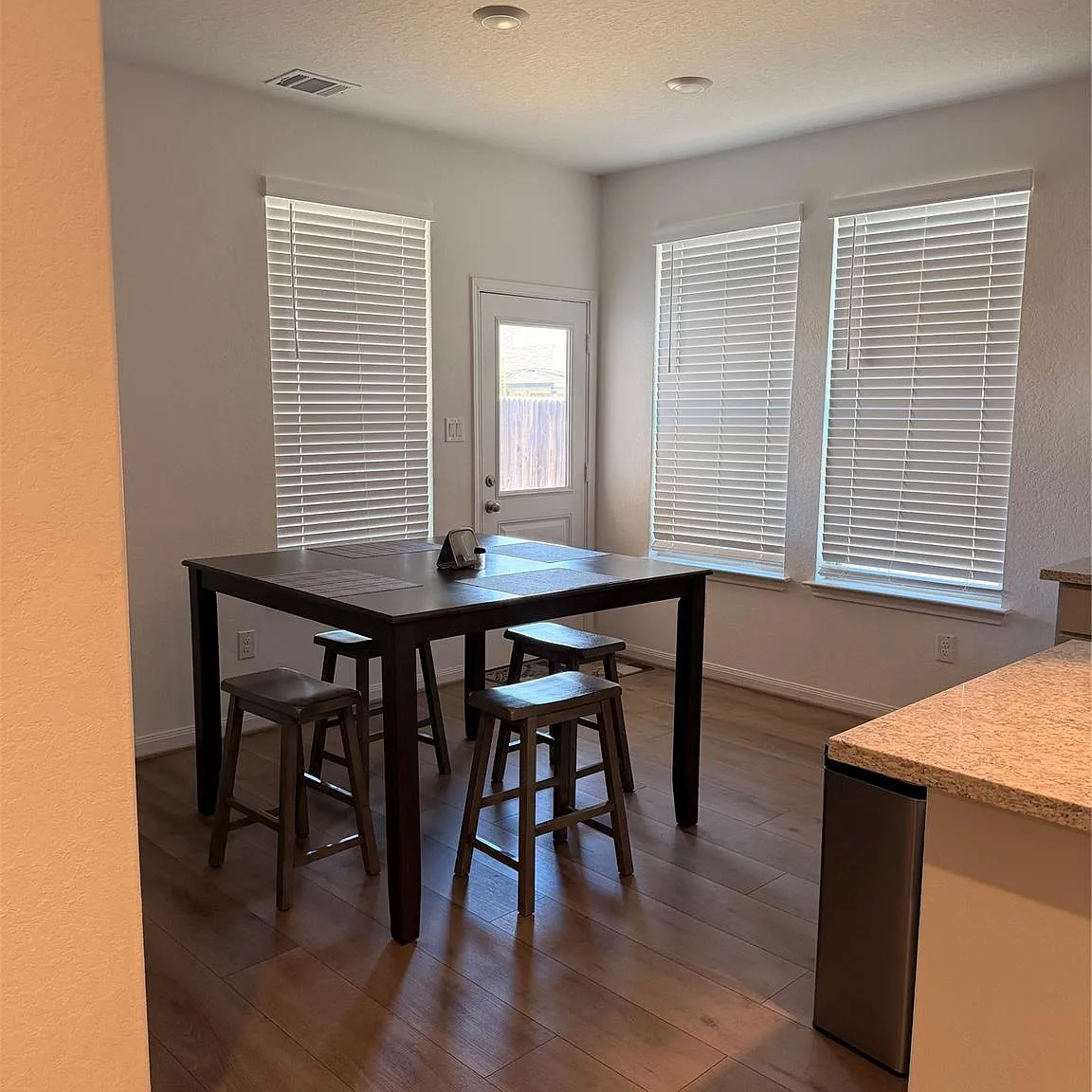 4 bed, 3.5 bath, 2648 sqft, $2,400 — Photo 4