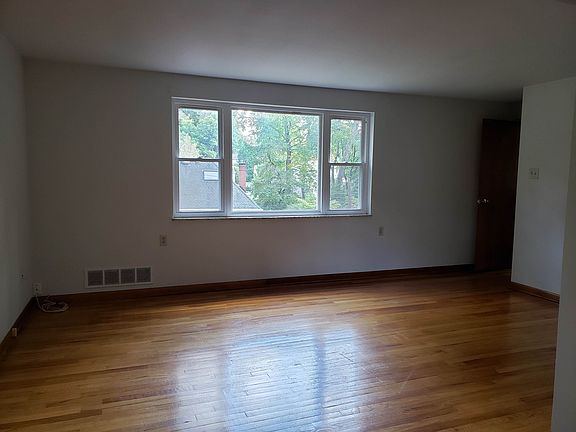 2nd image of 121 Breading Ave Floor 2