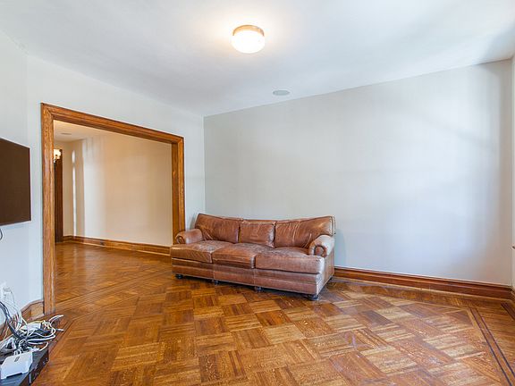 5th image of 1358 Parkwood Pl NW