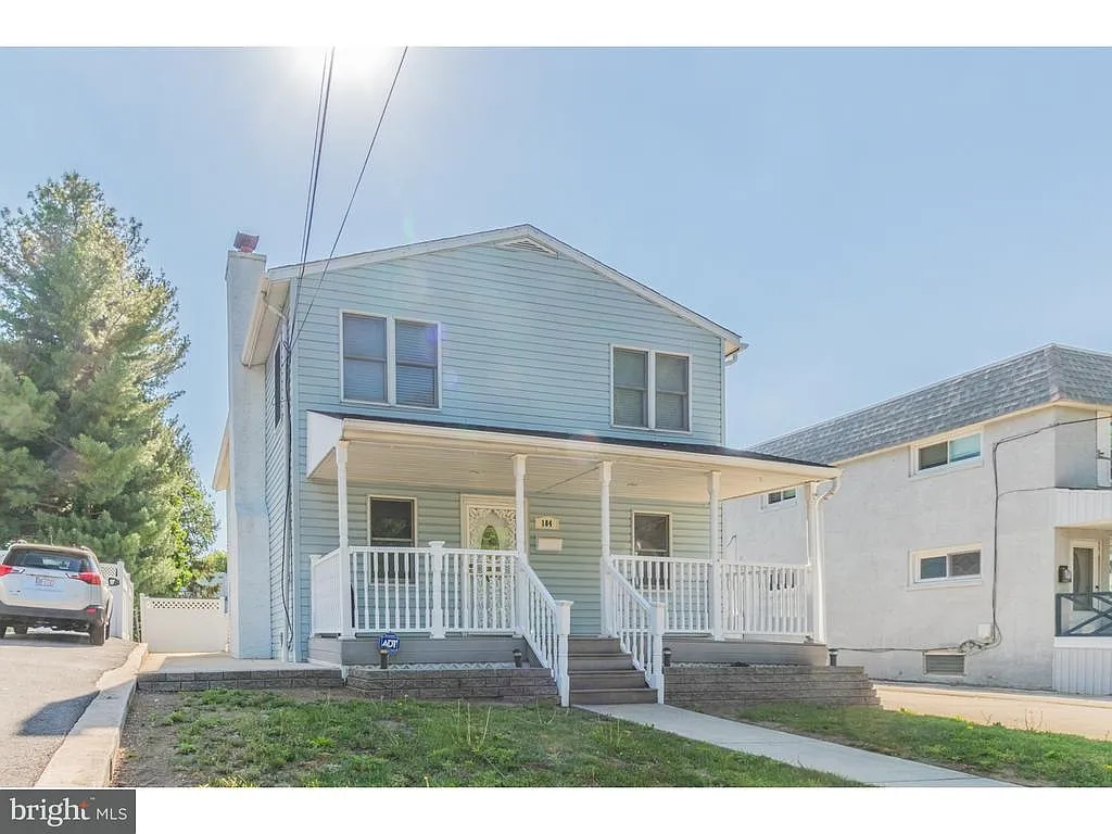 104 Garfield Ave photo 1