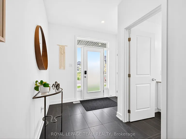160 Highgarden Ter — Photo 2