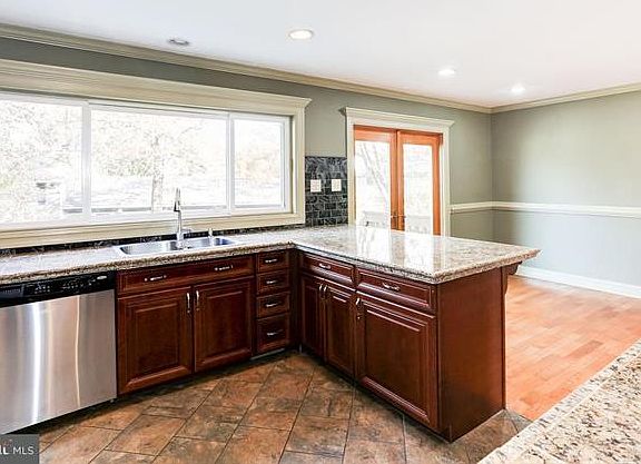 4th image of 13805 Wanegarden Dr