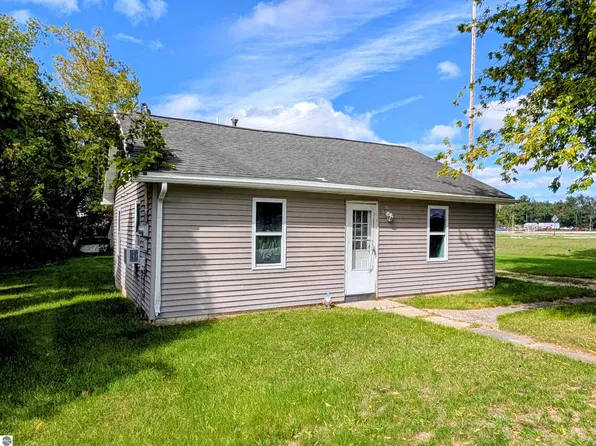 233 N Mackinaw St, Au Gres, MI 48703