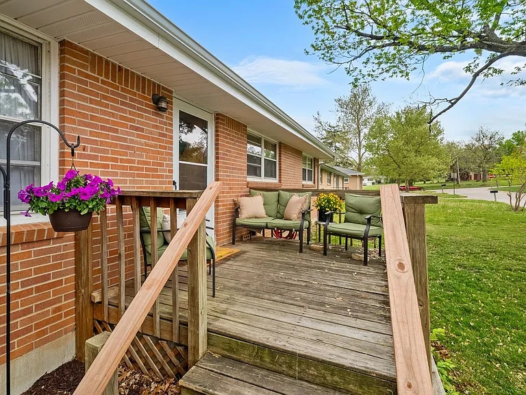 1416 University Dr — Photo 3