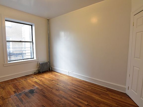 4th image of 1407 Sheridan Ave APT 1A