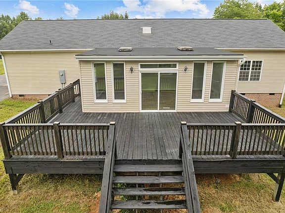 4th image of 9083 Mount Carmel Rd