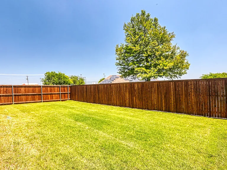 916 Lido Ln — Photo 7