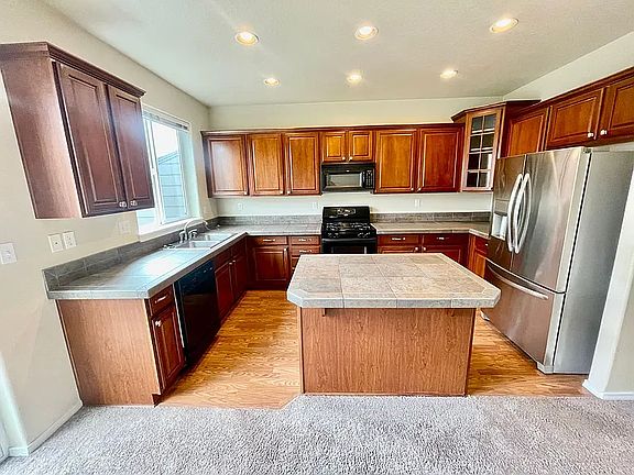 3rd image of 3576 SE Ironwood Ave
