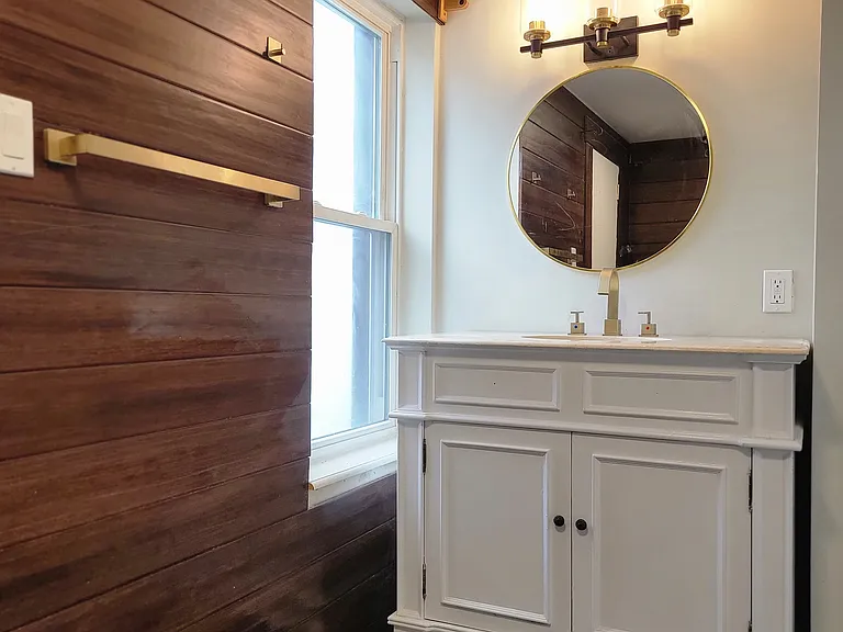 1041 Hollins St — Photo 5