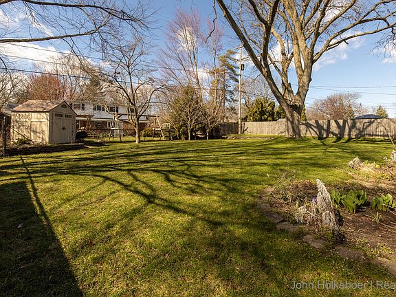 4th image of 2525 Borglum Ave NE