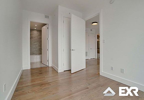 5th image of 150 Erasmus St #207
