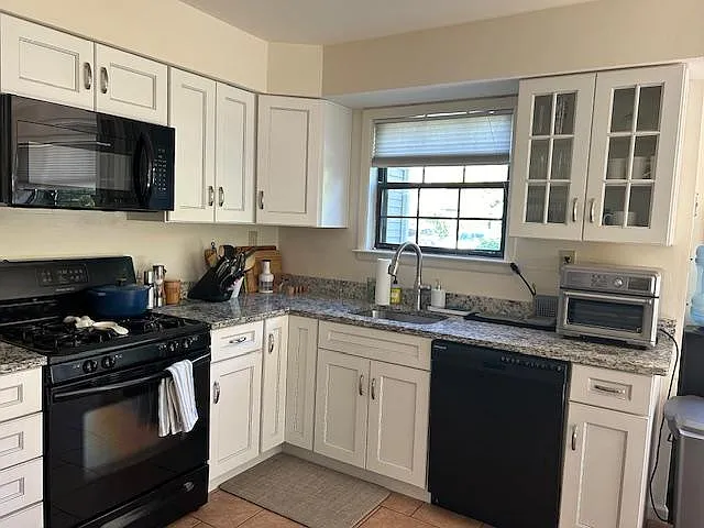 3 bed, 2.5 bath, 2143 sqft, $4,600 — Photo 2