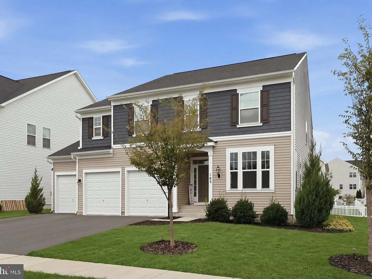 4 bed, 4.5 bath, 4342 sqft, $4,000 — Photo 3