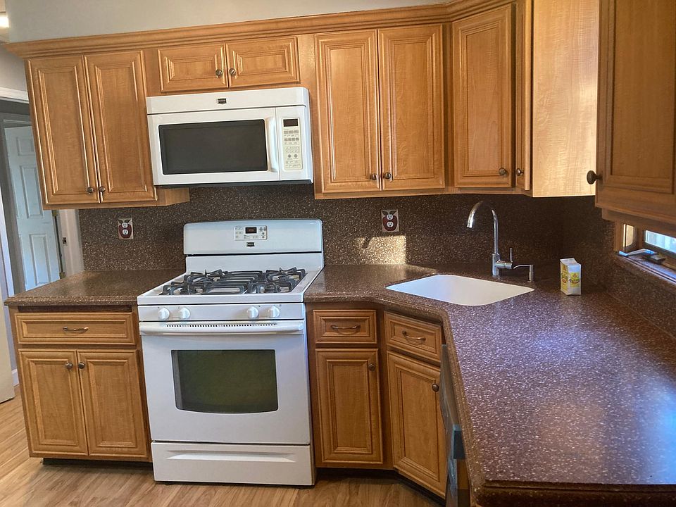 1st image of 47 Tacoma St Floor 2