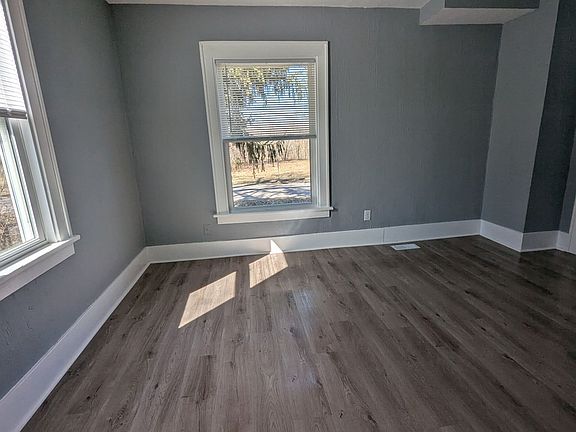 5th image of 823 Garden St NW
