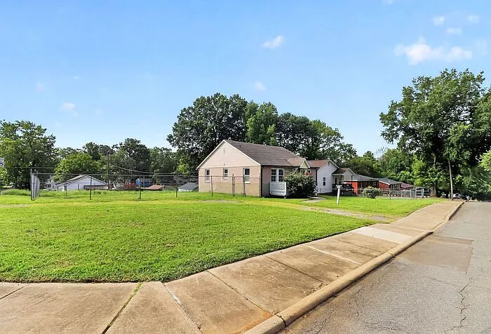 2 bed, 1.0 bath, 1097 sqft, $1,425 — Photo 3