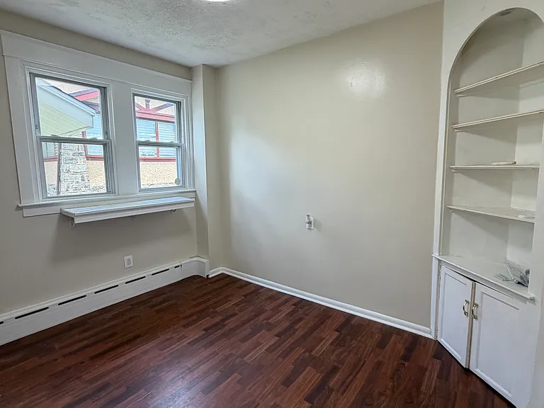 302 Shadeland Ave — Photo 9