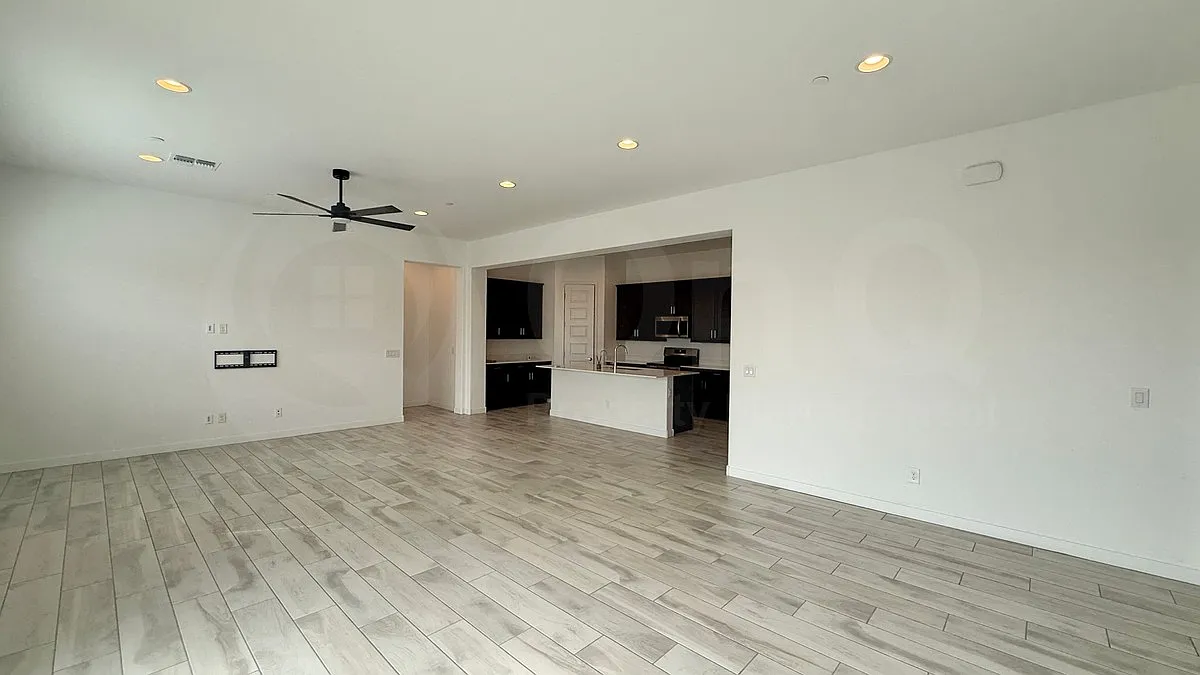 4 bed, 2.5 bath, 2277 sqft, $2,800 — Photo 3