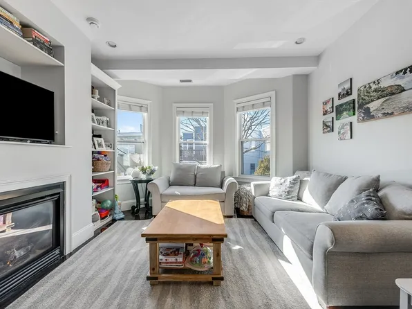 720 E 8th St #2, South Boston, MA 02127