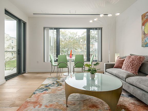 5th image of 601 Heck St Unit 207