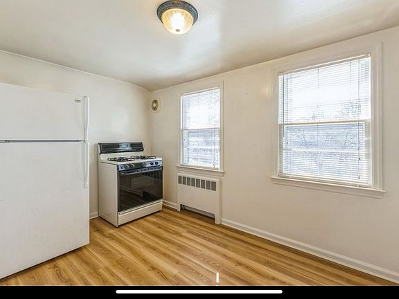 3rd image of 94 Willis Avenue # Fl 2nd