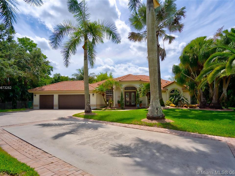 1st image of 3553 Crystal Ln