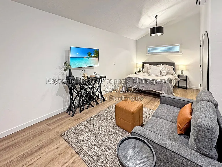 3526 W Anderson St — Photo 3