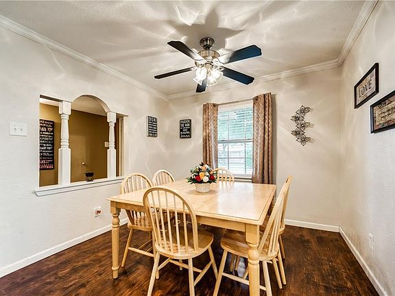 3rd image of 5911 Redwood Ln