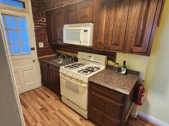 4th image of 3128 Lyndale Pl SE