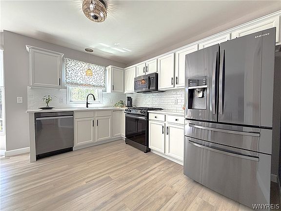 4th image of 1366 Evergreen Dr