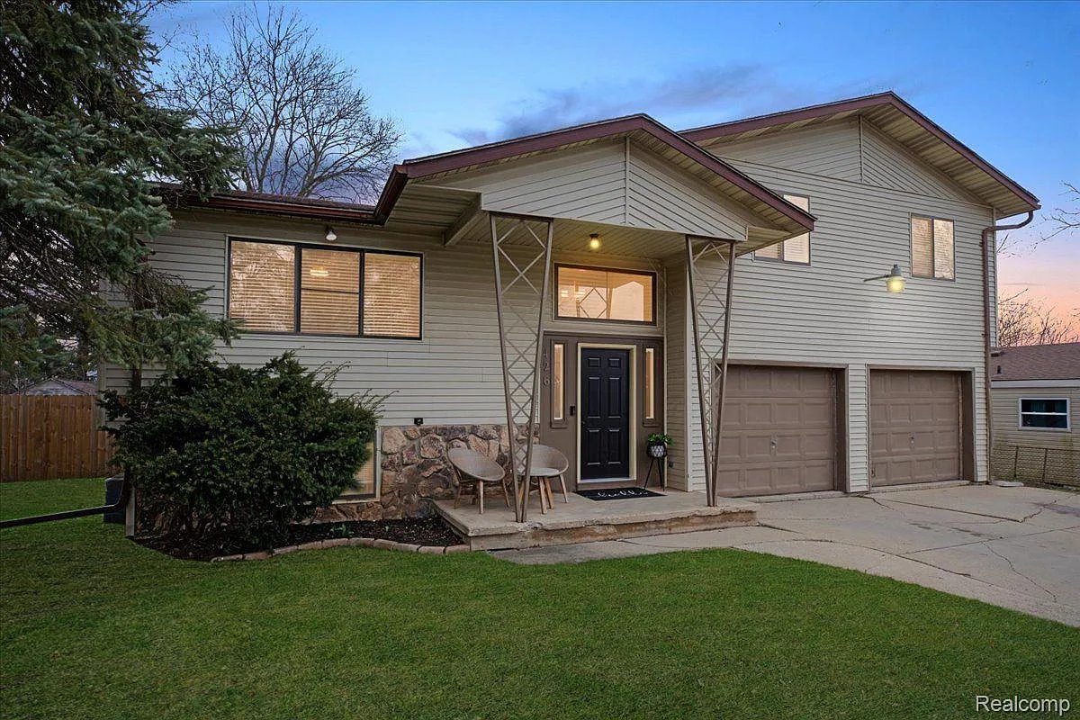 426 Cameron Ave photo 1