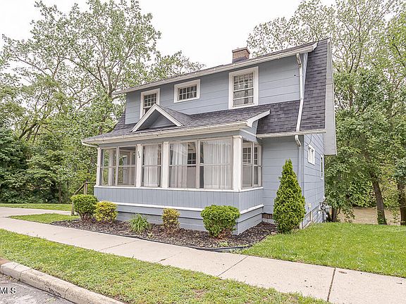 2nd image of 360 E Front St