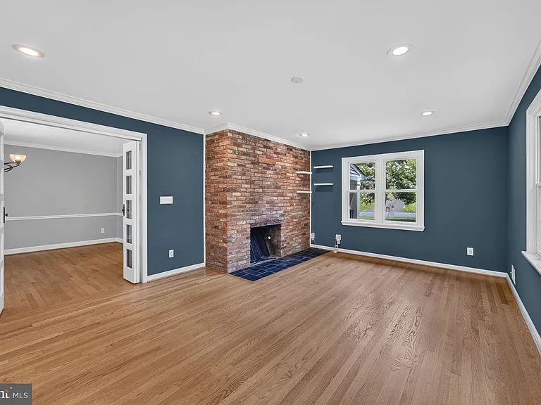 6443 Walters Woods Dr — Photo 17