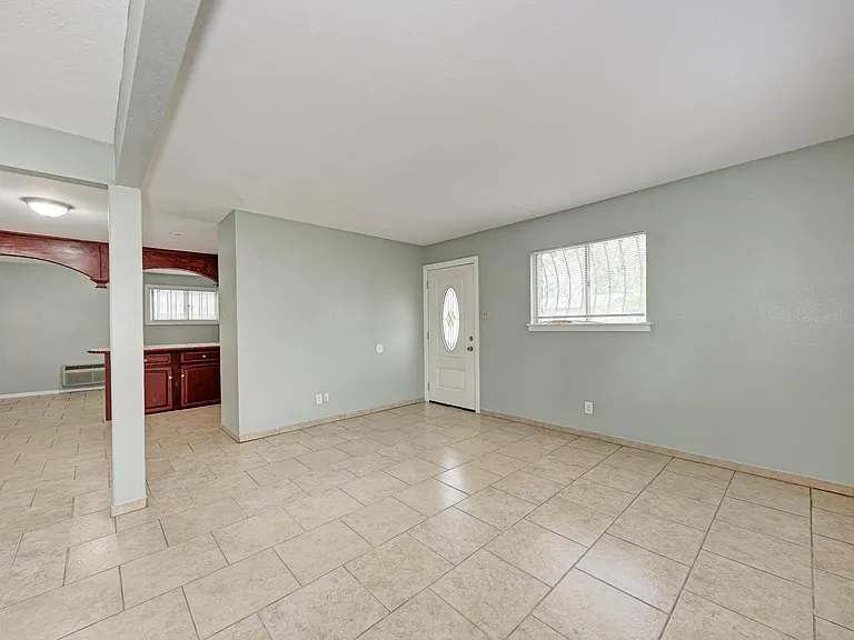 4701 Bandera Rd — Photo 8