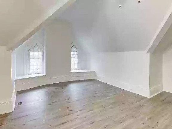 4th image of 2220 Park Ave Unit 2