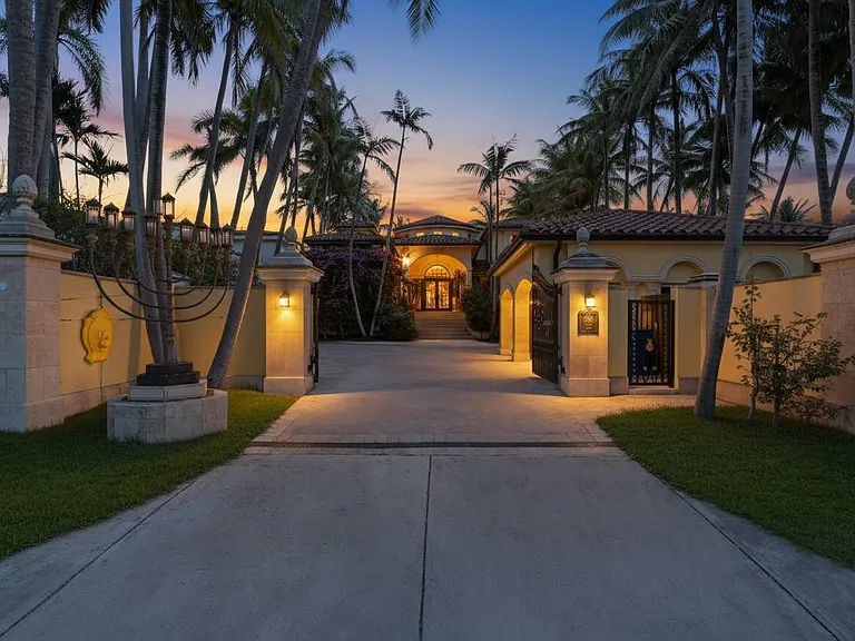 555 Ocean Blvd — Photo 2