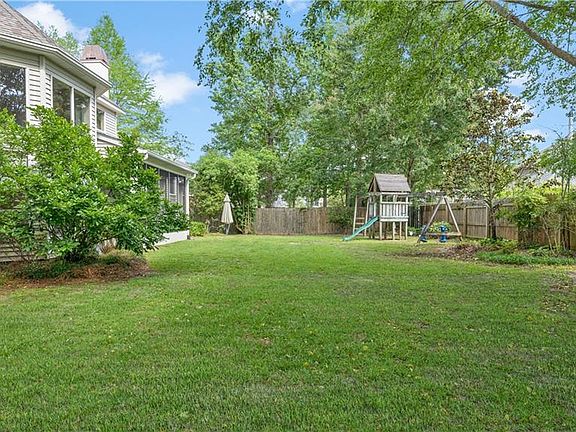 5th image of 521 Evergreen Dr