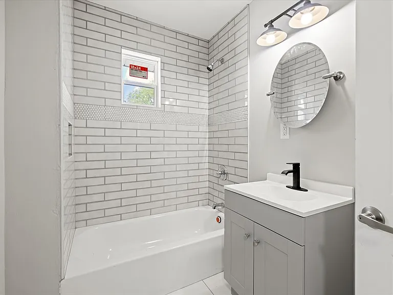 702 Berkeley Rd #702 — Photo 5