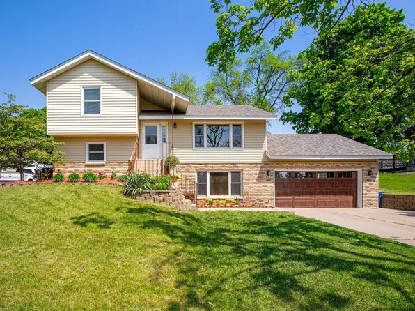 1400 Robinwood Ln, Faribault, MN 55021