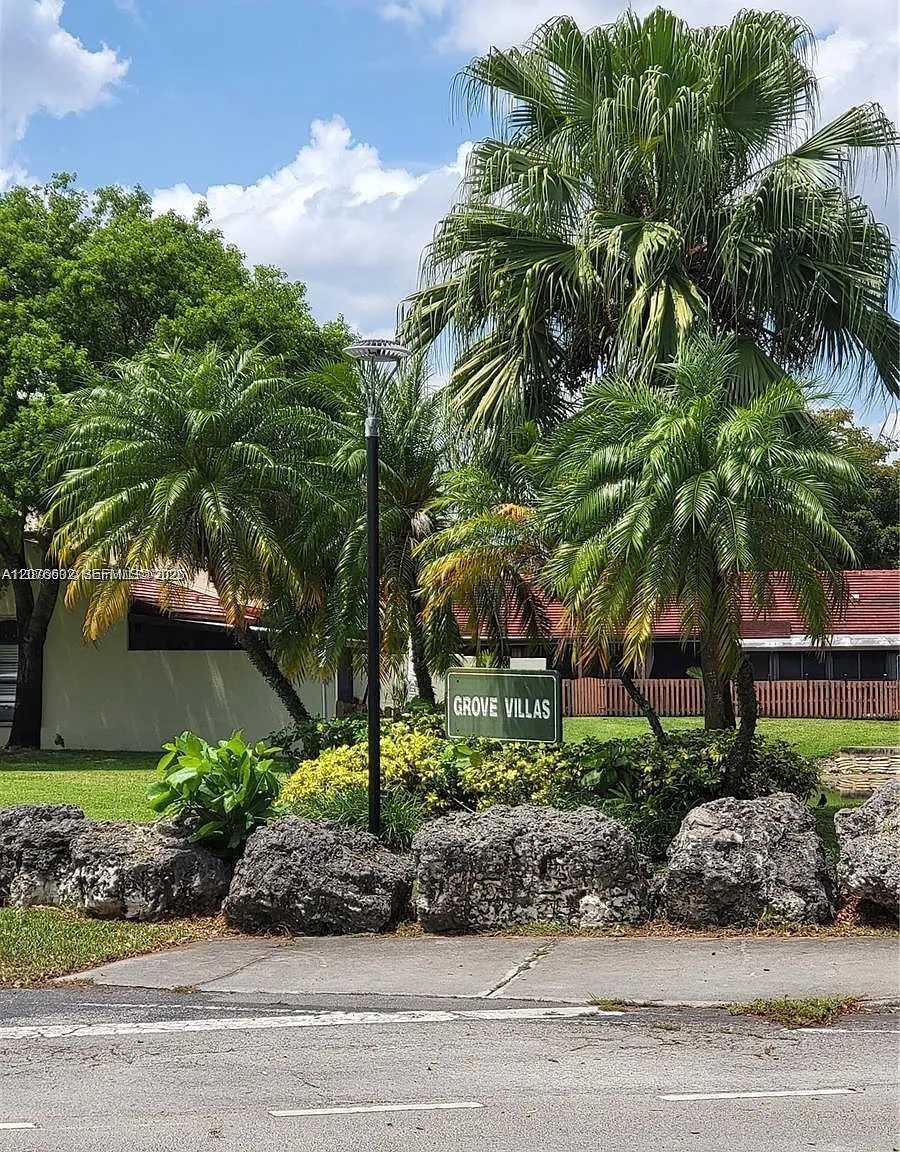 Groves Villas — Photo 4