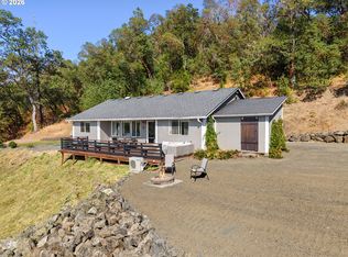 560 Hagle Ln, Roseburg, OR 97470