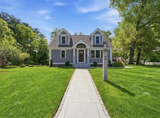 24 Pleasant St, Chelmsford, MA 01824
