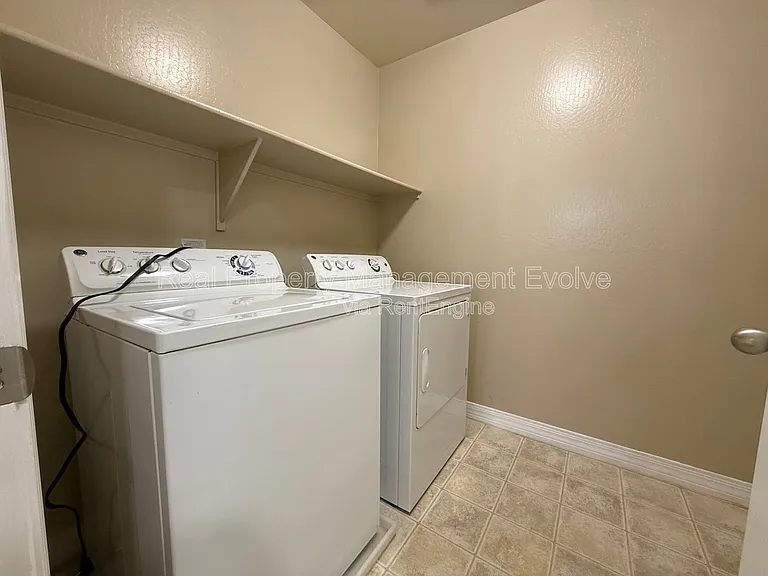 9020 W Nicolet Ave — Photo 29