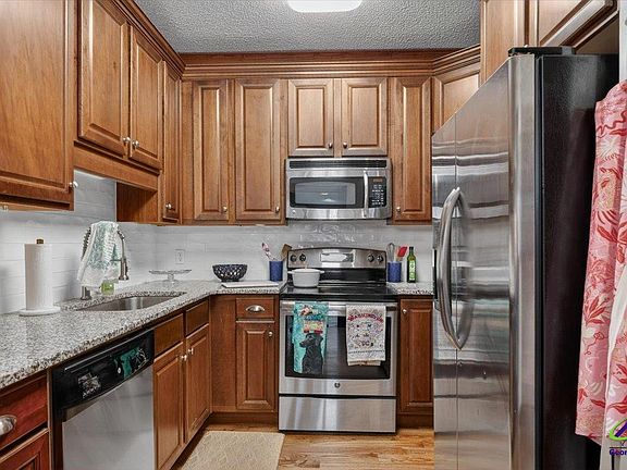 5th image of 175 Corbin Ave