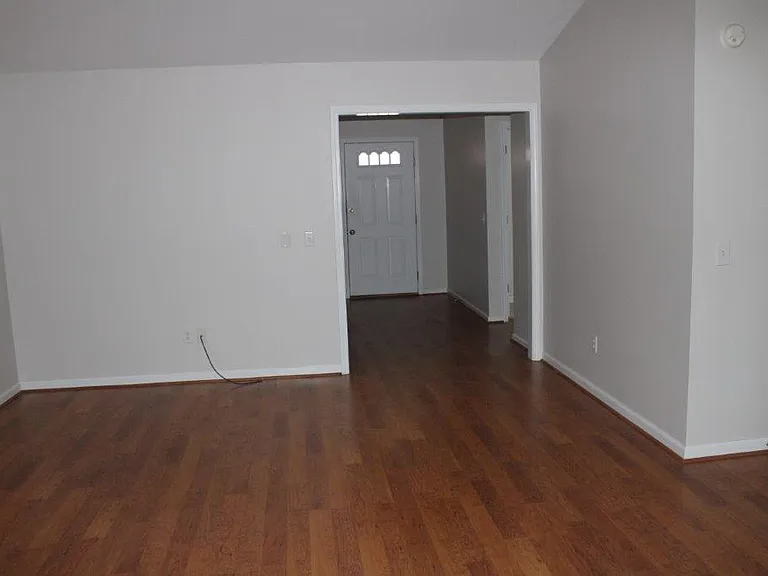 1012 Baywood Rd — Photo 4